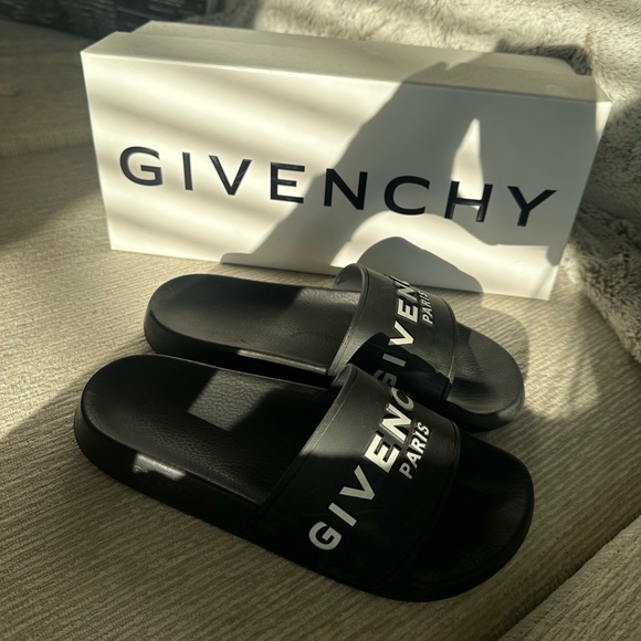Size 7, black and white Givenchy women's slides - Picture 4 of 6